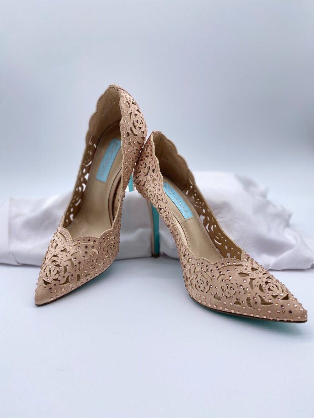 Betsey Johnson SB-Emili Laser Cut Rhinestone Wedding Pumps Champagne Size 6.5 M